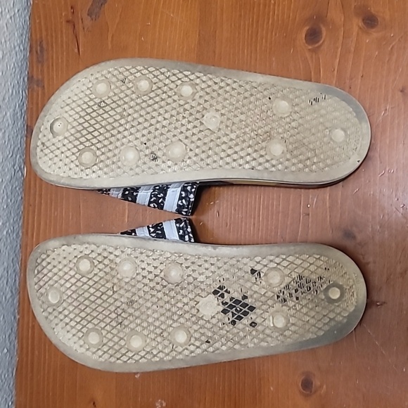 ADIDAS WOMEN'S ADILETTE SLIDE SLIP ON MULTICOLOR SANDAL SIZE 7 - Picture 5 of 8